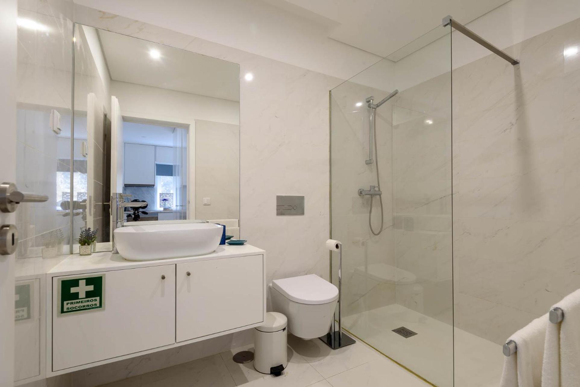 Stylish Almada Historic Apartamento Porto
